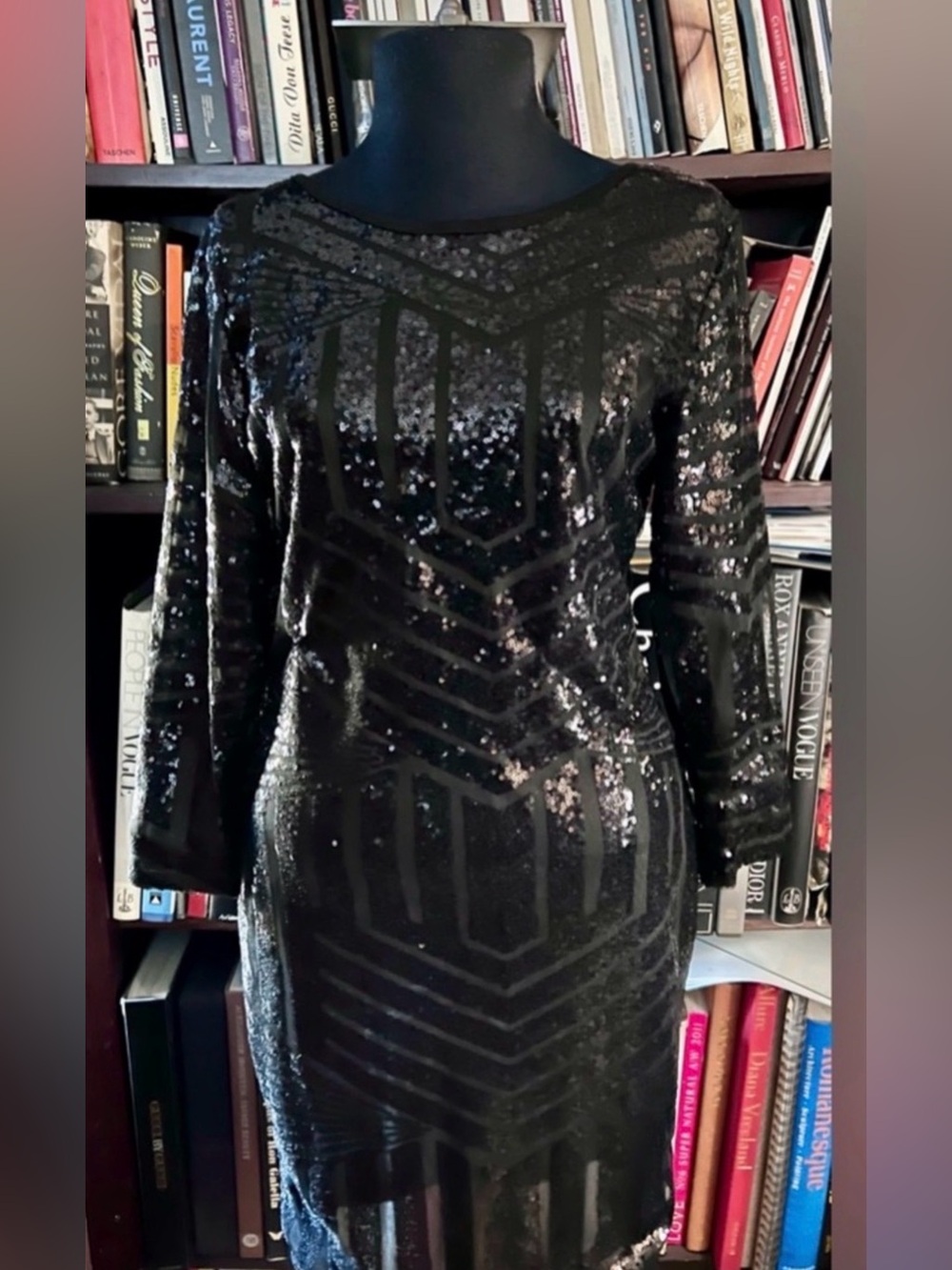Designer Yidarton, chic mesh sequin w/ deep V back Evening Formal Dress size M